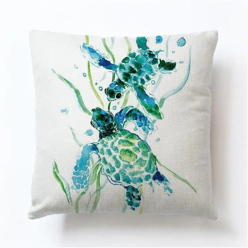 Ocean turtle cushion cover – decorative pillow case with green watercolor sea turtles swimming among seaweed on white background, coastal décor 45x45 cm.
